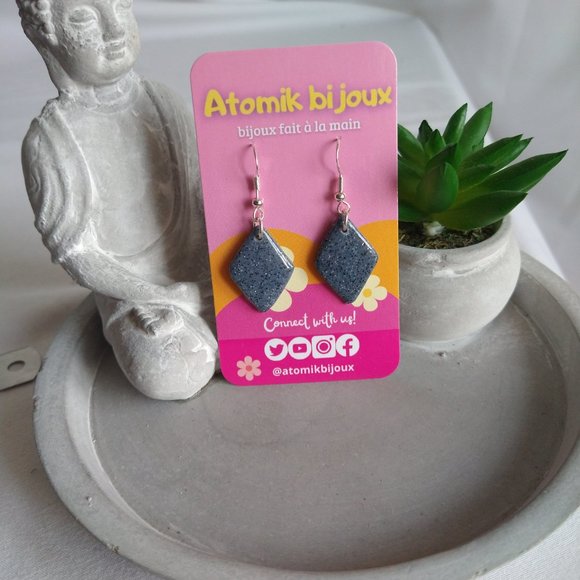 Handmade gray polymer clay earrings. Boucles d'oreilles fait à la main - Picture 2 of 6